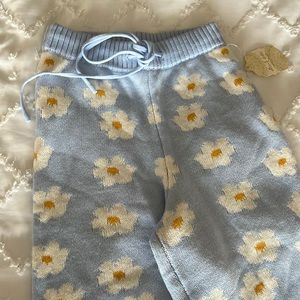 Knit flower pants